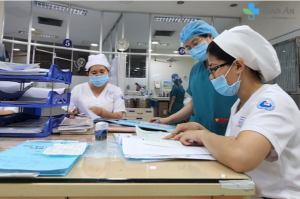 Giữ chân nhân viên y tế: Cần giải pháp lâu dài và đồng bộ